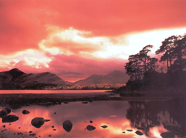 Derwentwater.jpg (39222 bytes)